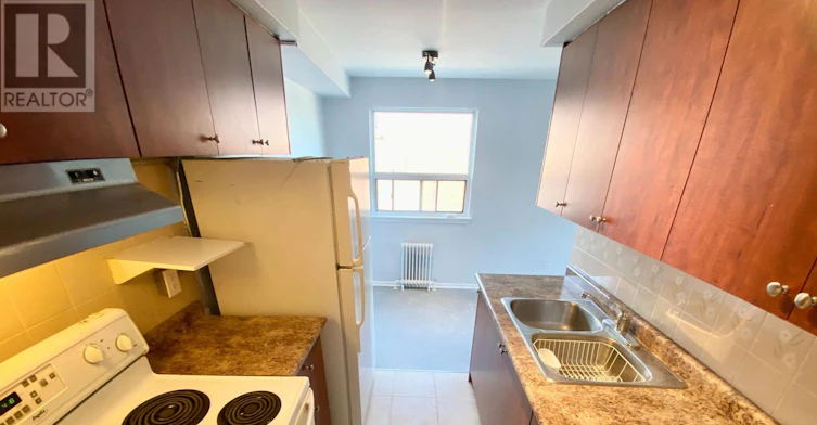 4-127 Scarlett Road, Toronto, ON, M6N 4K6 - 4