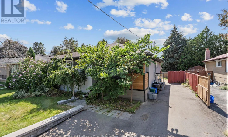 1016 Centre Street N