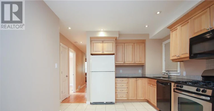 2-736 Cooper Street W, Ottawa, ON, K1R 5J6 - 2