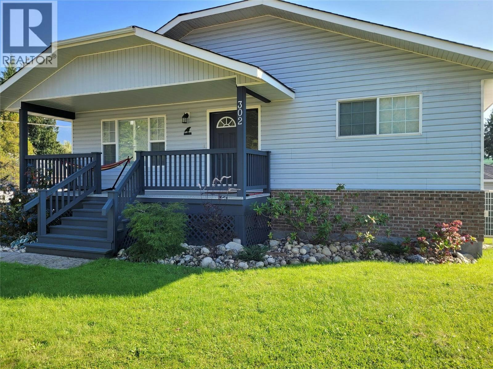 302 NW 5th Street, Nakusp, BC, V0G 1R0