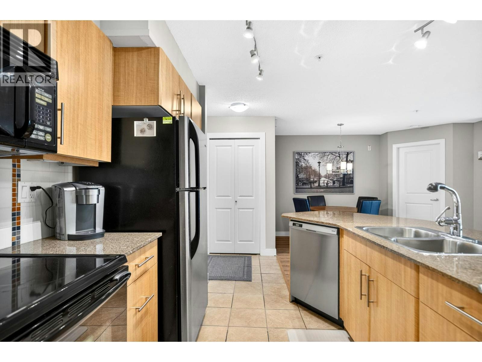 301-12020 207a Street - 5