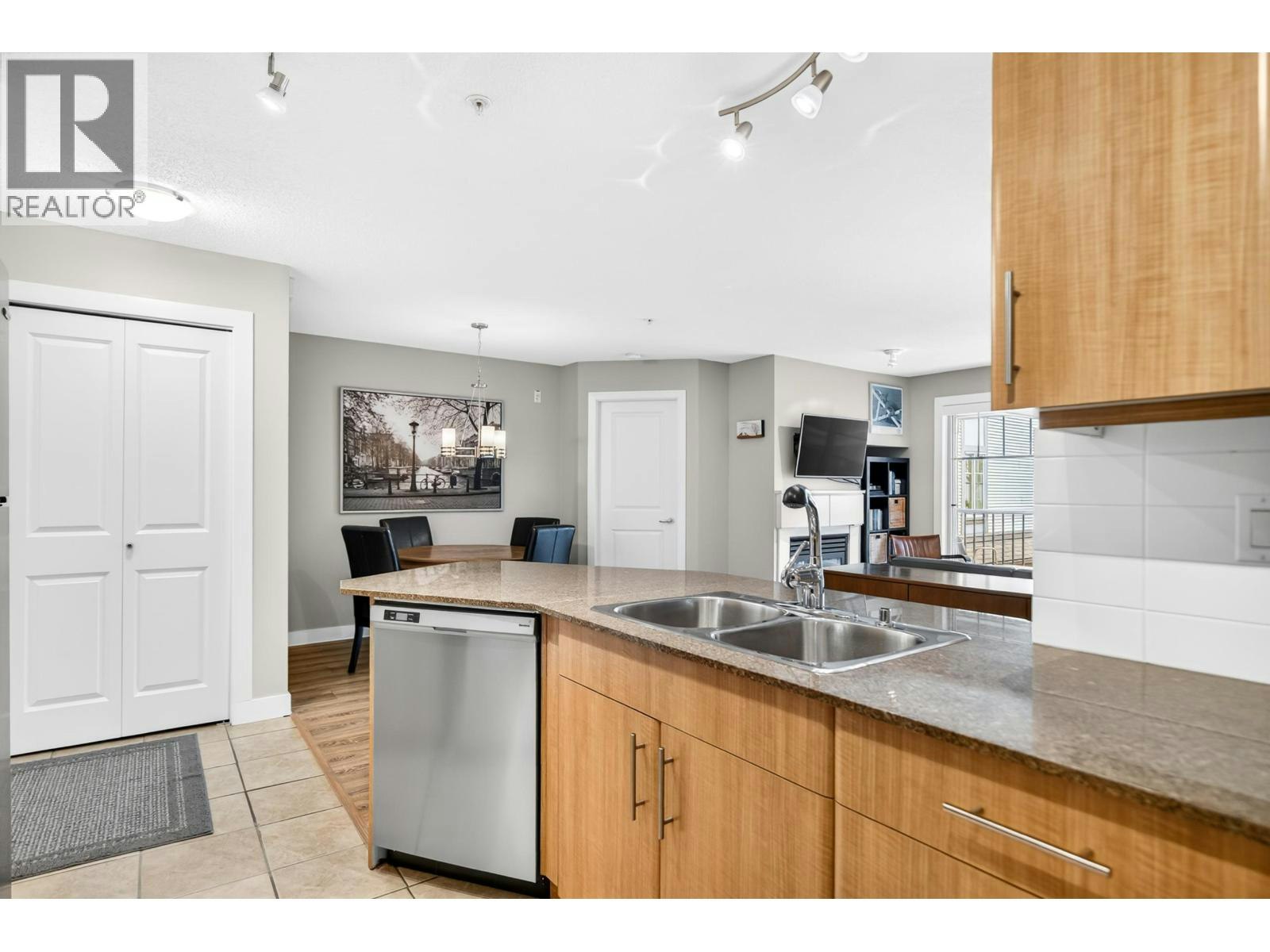 301-12020 207a Street - 4