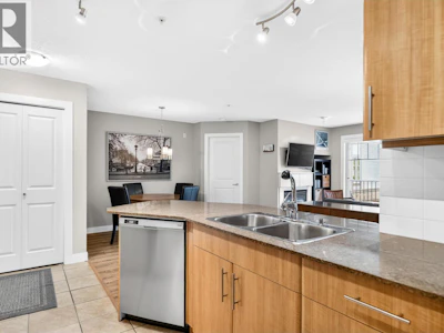 301-12020 207a Street - 4