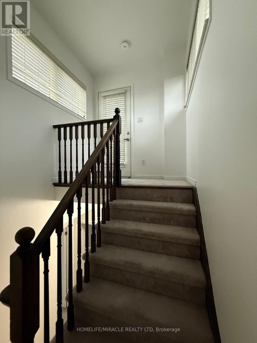 70 Harwood Avenue N, Ajax, ON, L1T 0P4 - 28