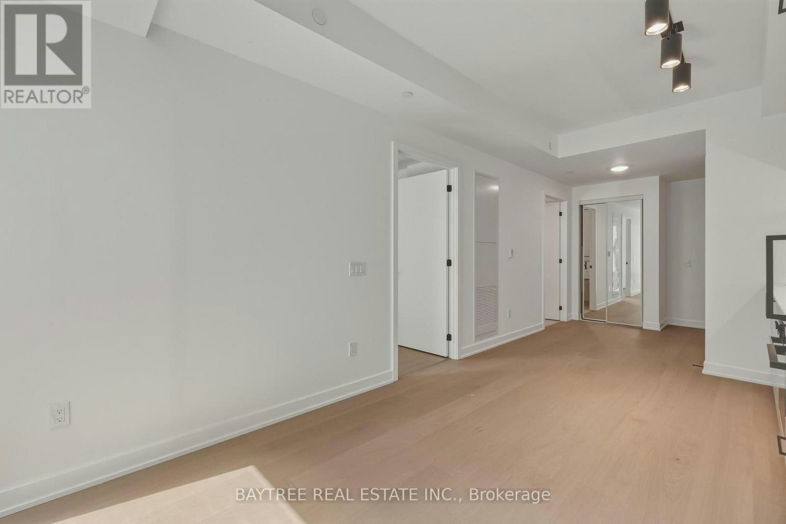 705-91 Montclair Avenue, Toronto, ON, M5P 0A9 - 8