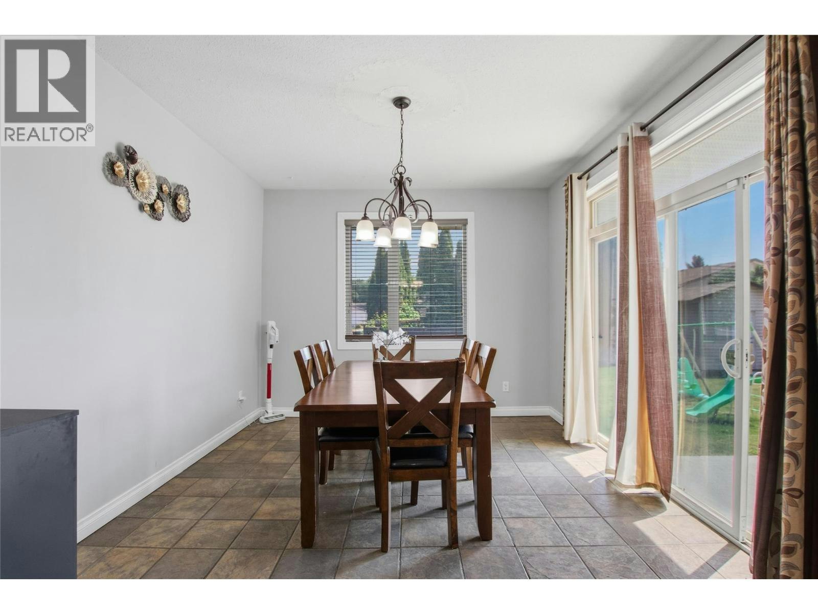 819 Arlington Court, Kamloops, BC, V2B 8T5 - 12