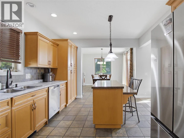 819 Arlington Court, Kamloops, BC, V2B 8T5 - 3
