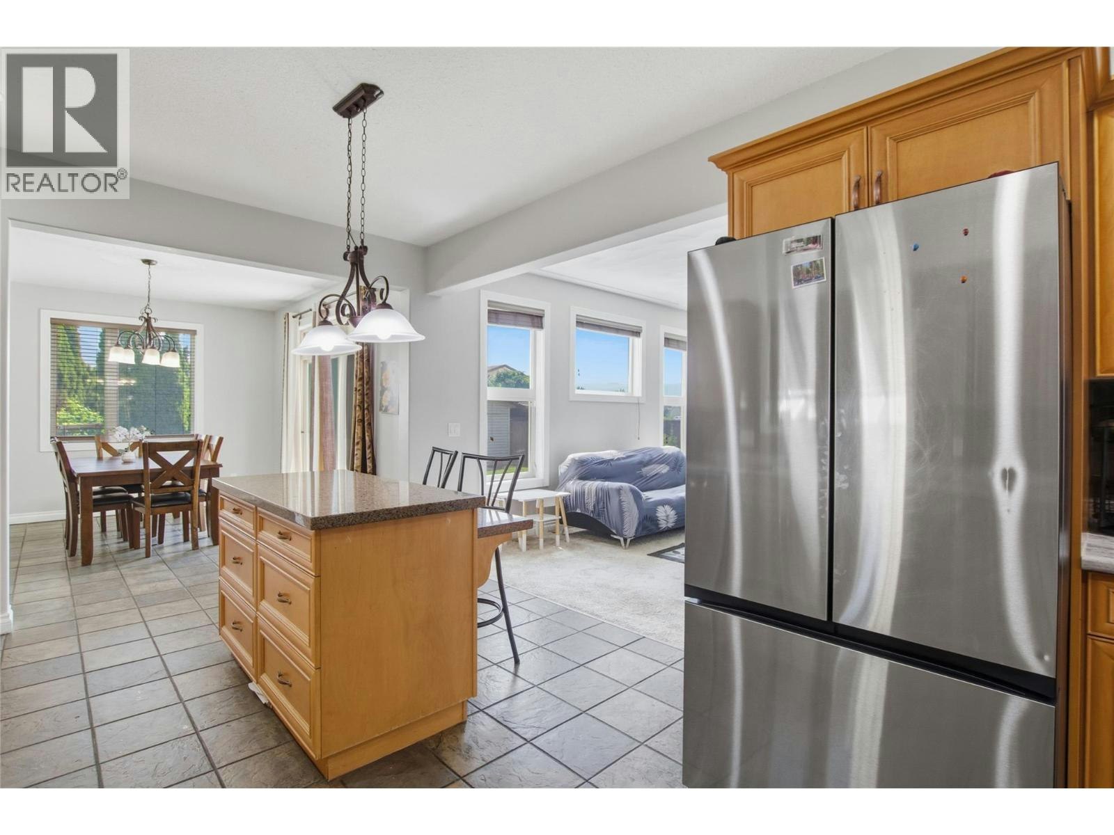 819 Arlington Court, Kamloops, BC, V2B 8T5 - 4