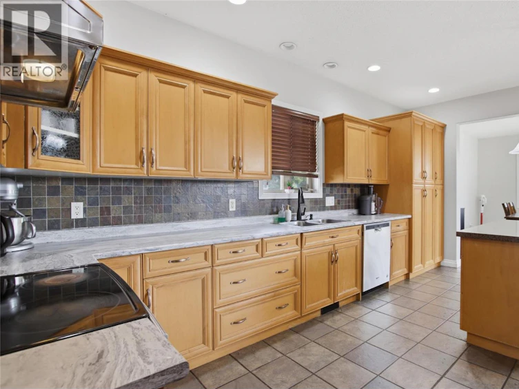 819 Arlington Court, Kamloops, BC, V2B 8T5 - 6