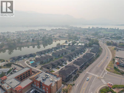 52-8000 Vedette Drive - 2