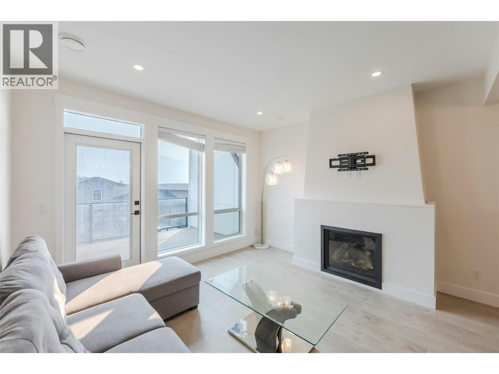52-8000 Vedette Drive - 4