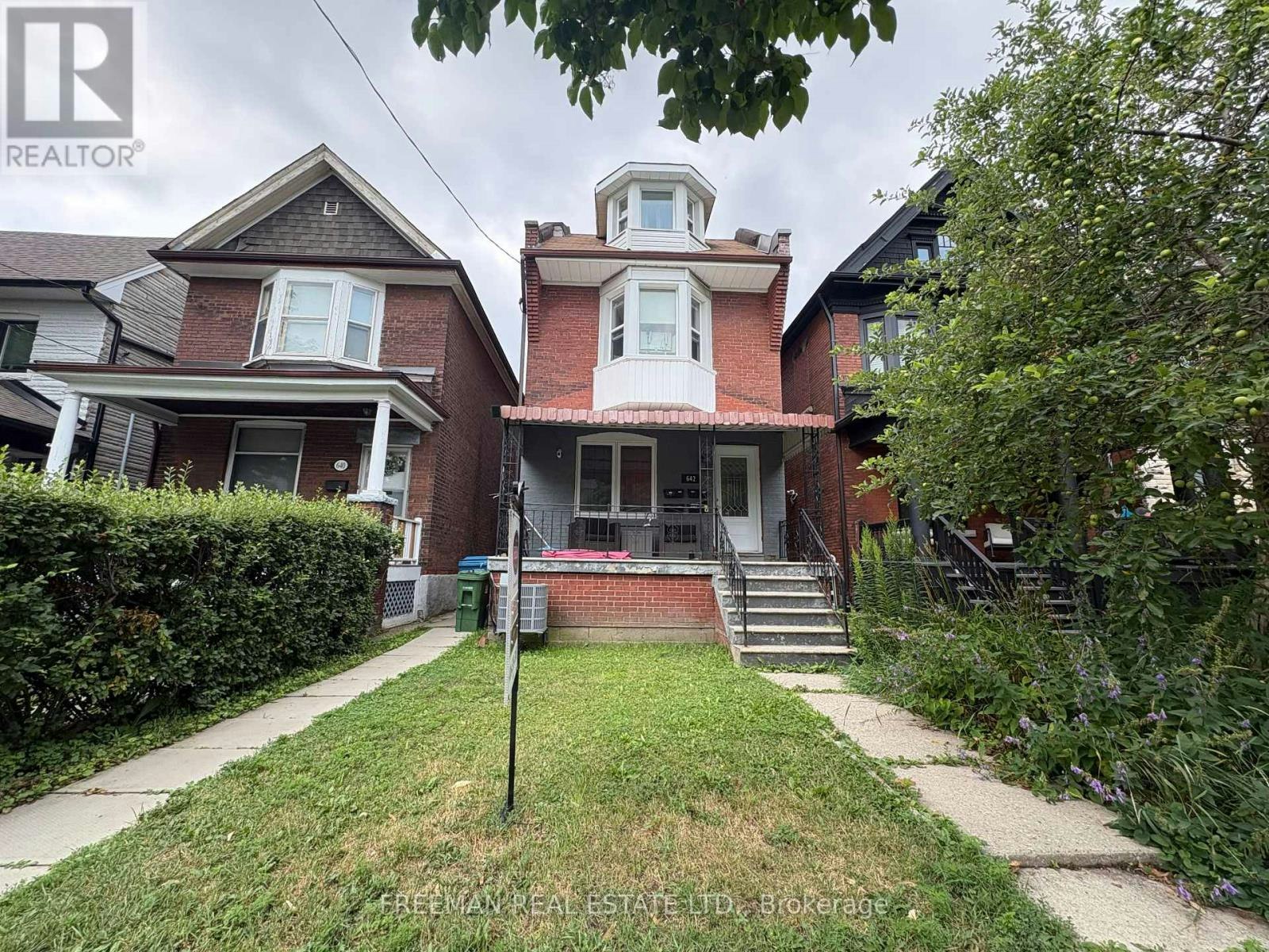 LOWER 642 Lvl Studio Gladstone Avenue, Toronto, ON, M6H 3J4