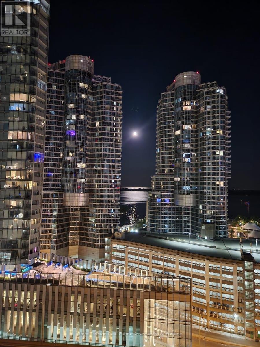 1910-19 Grand Trunk Crescent, Toronto, ON, M5J 3A3