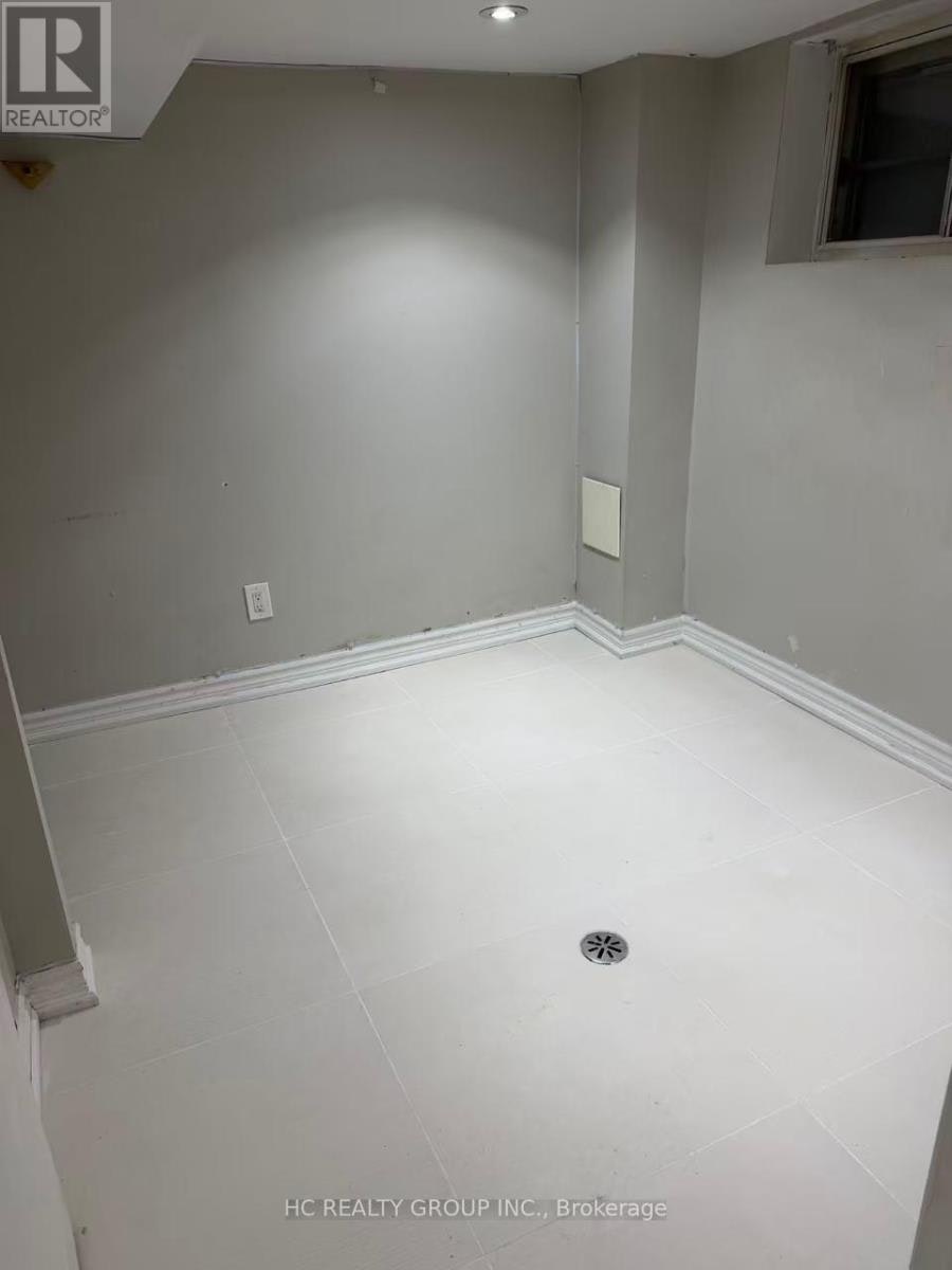 LOWER-25 Beechwood Avenue, Toronto, ON, M6N 4S9 - 4
