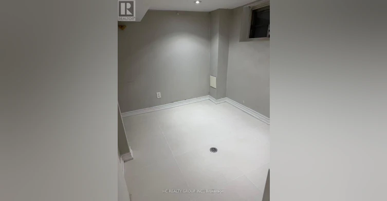 LOWER-25 Beechwood Avenue, Toronto, ON, M6N 4S9 - 4