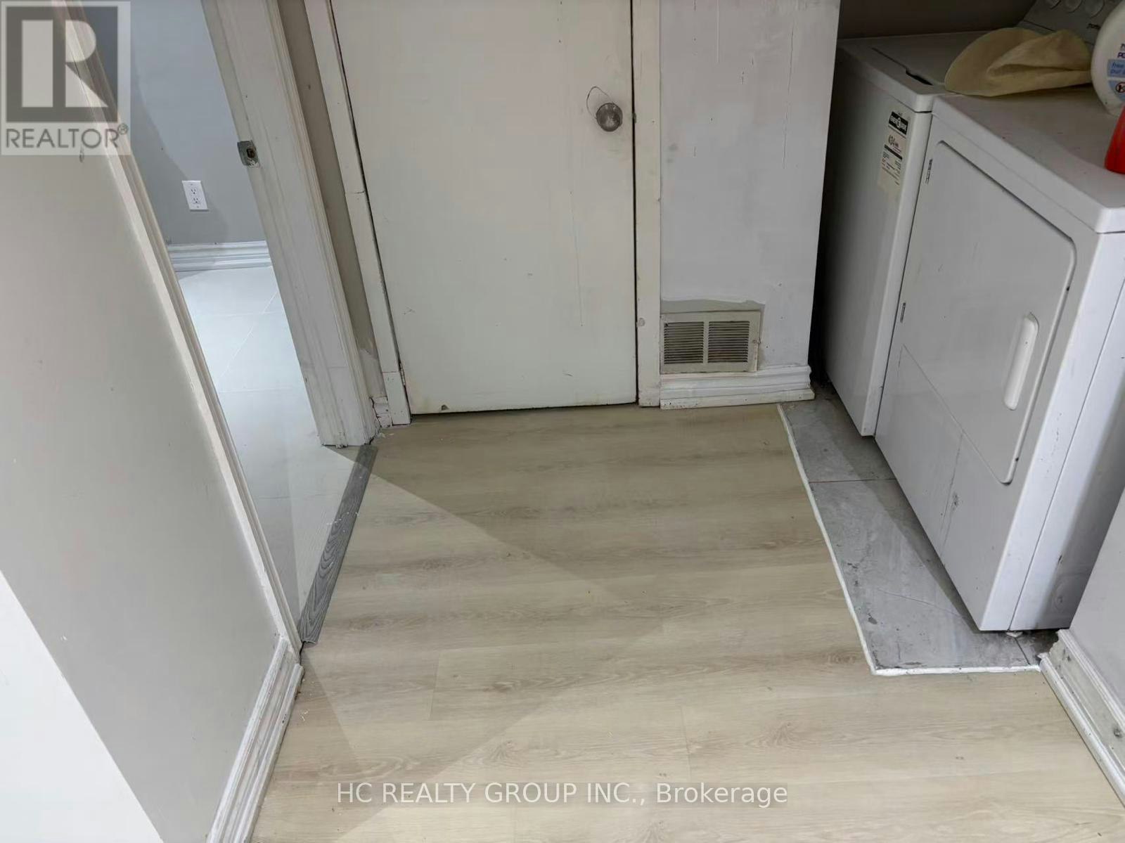 LOWER-25 Beechwood Avenue, Toronto, ON, M6N 4S9 - 3