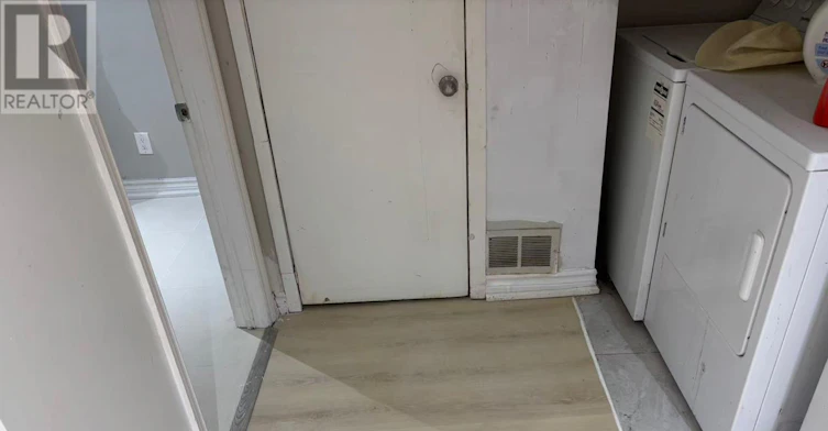 LOWER-25 Beechwood Avenue, Toronto, ON, M6N 4S9 - 3