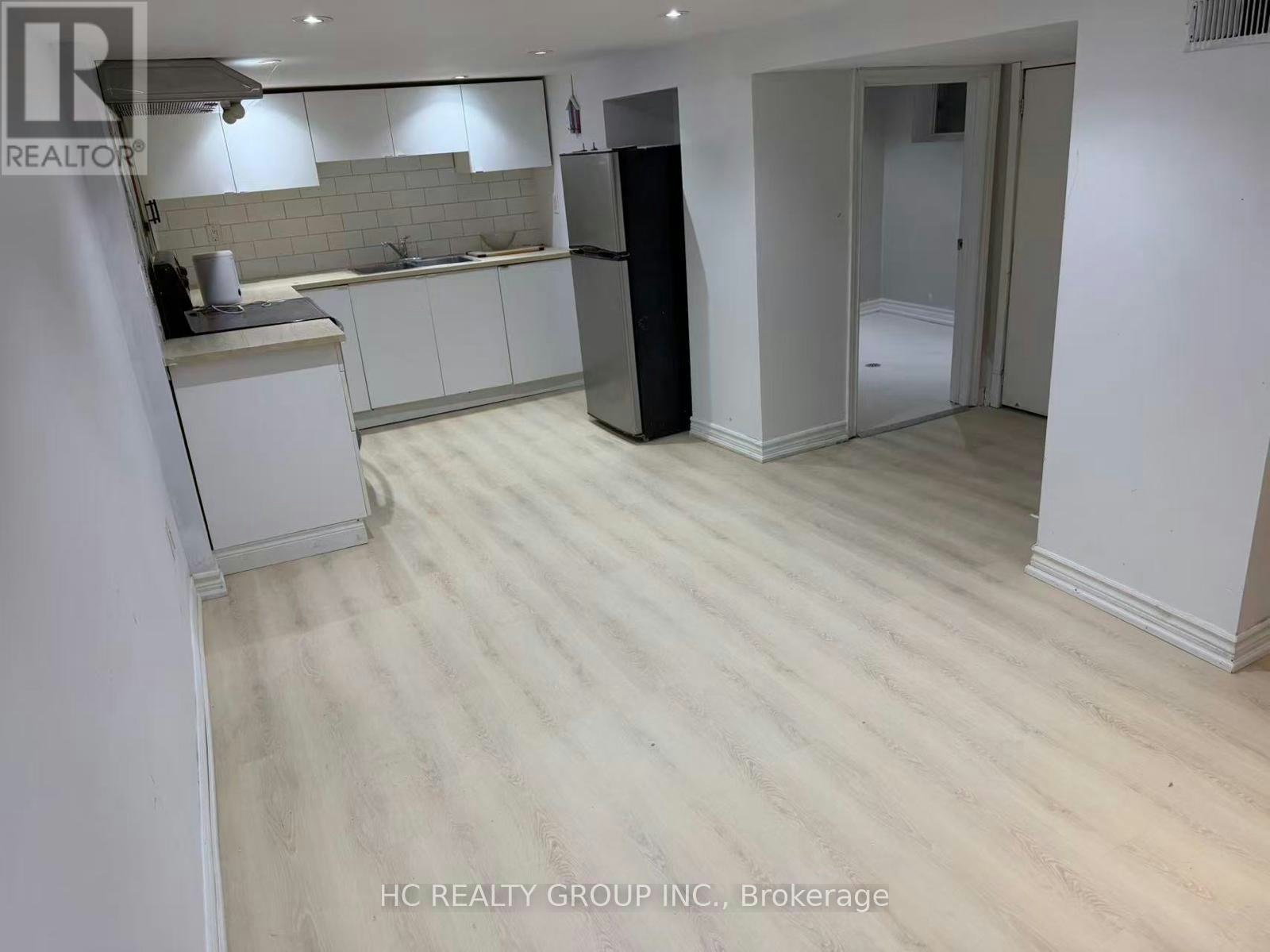 LOWER-25 Beechwood Avenue, Toronto, ON, M6N 4S9