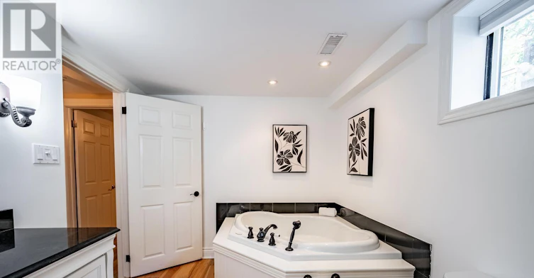 5104 Aurora Road, Whitchurch-Stouffville, ON, L4A 3K1 - 33