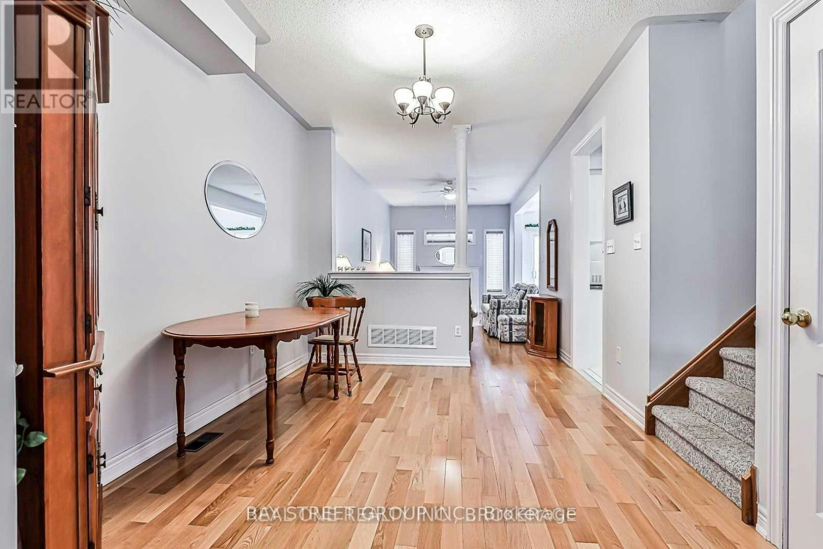 523 Ainsworth Drive, Newmarket, ON, L3Y 8W9 - 6