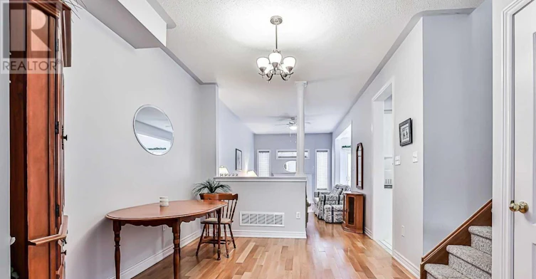 523 Ainsworth Drive, Newmarket, ON, L3Y 8W9 - 6