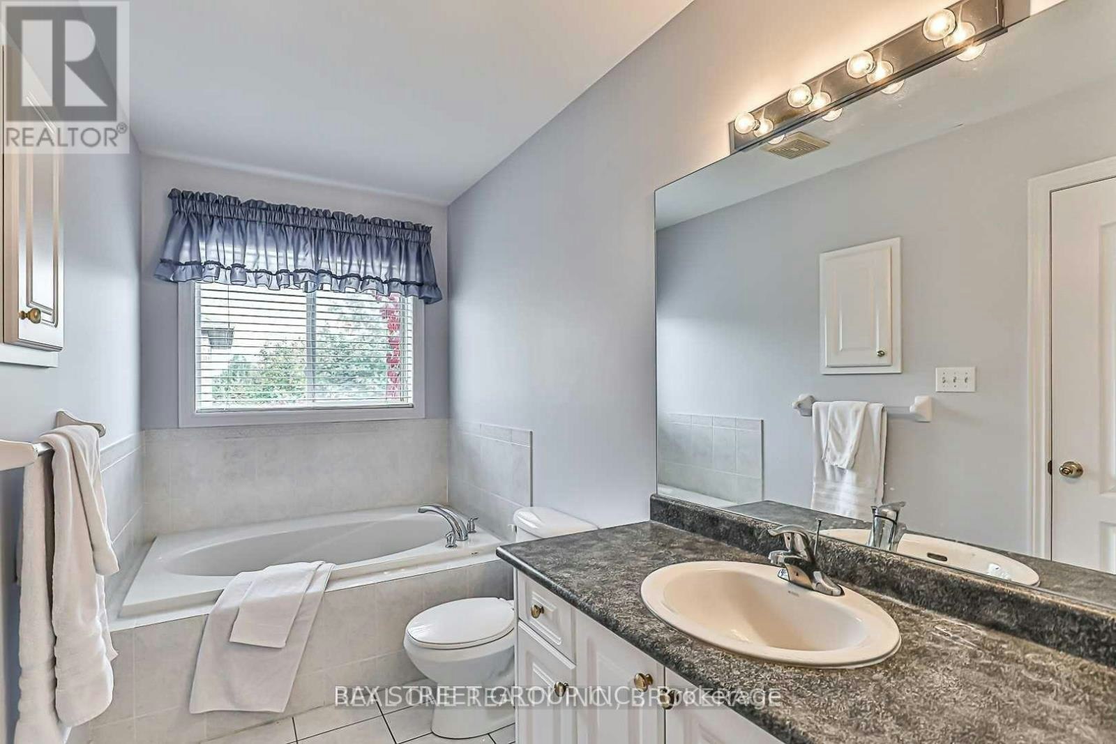 523 Ainsworth Drive, Newmarket, ON, L3Y 8W9 - 20