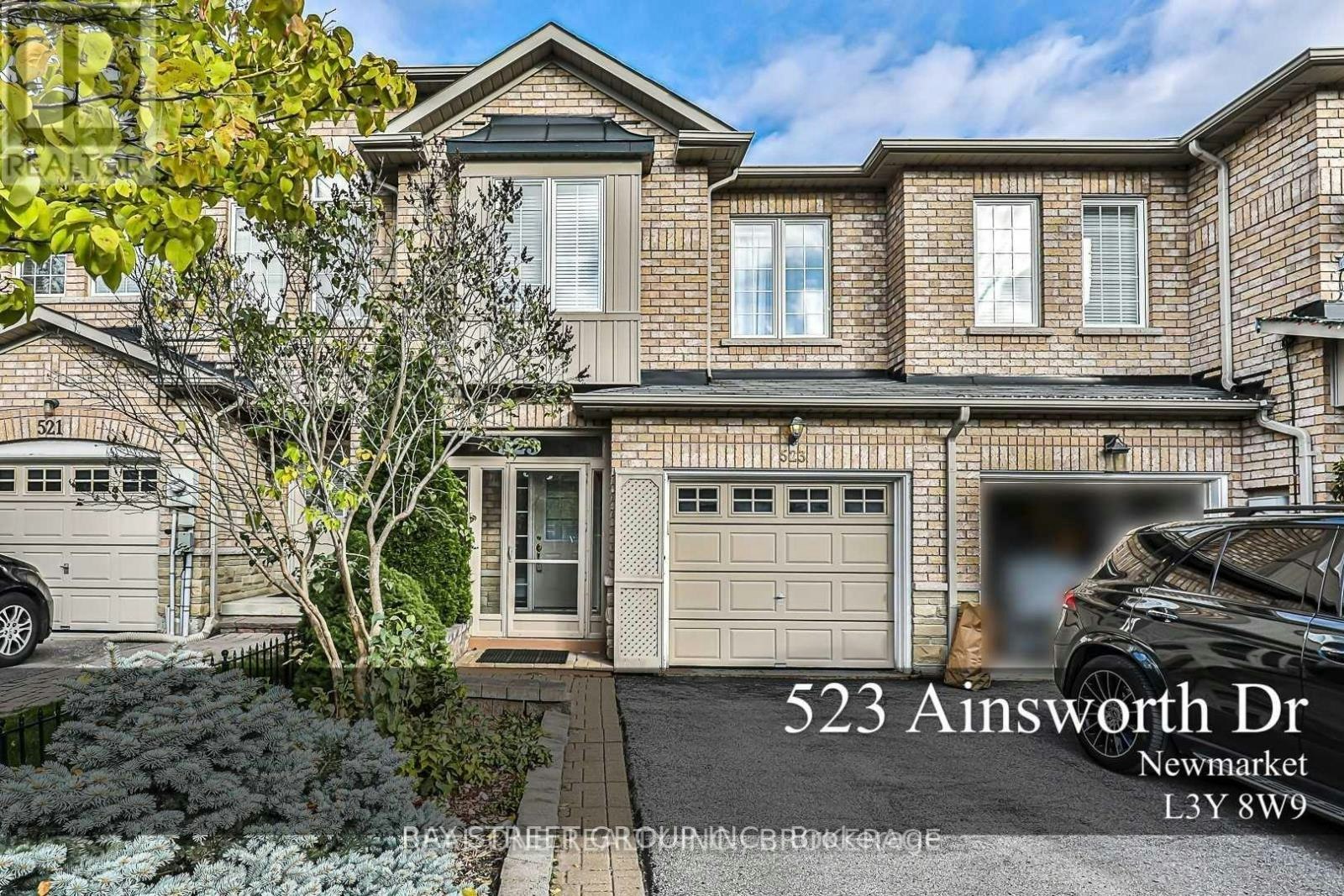 523 Ainsworth Drive, Newmarket, ON, L3Y 8W9