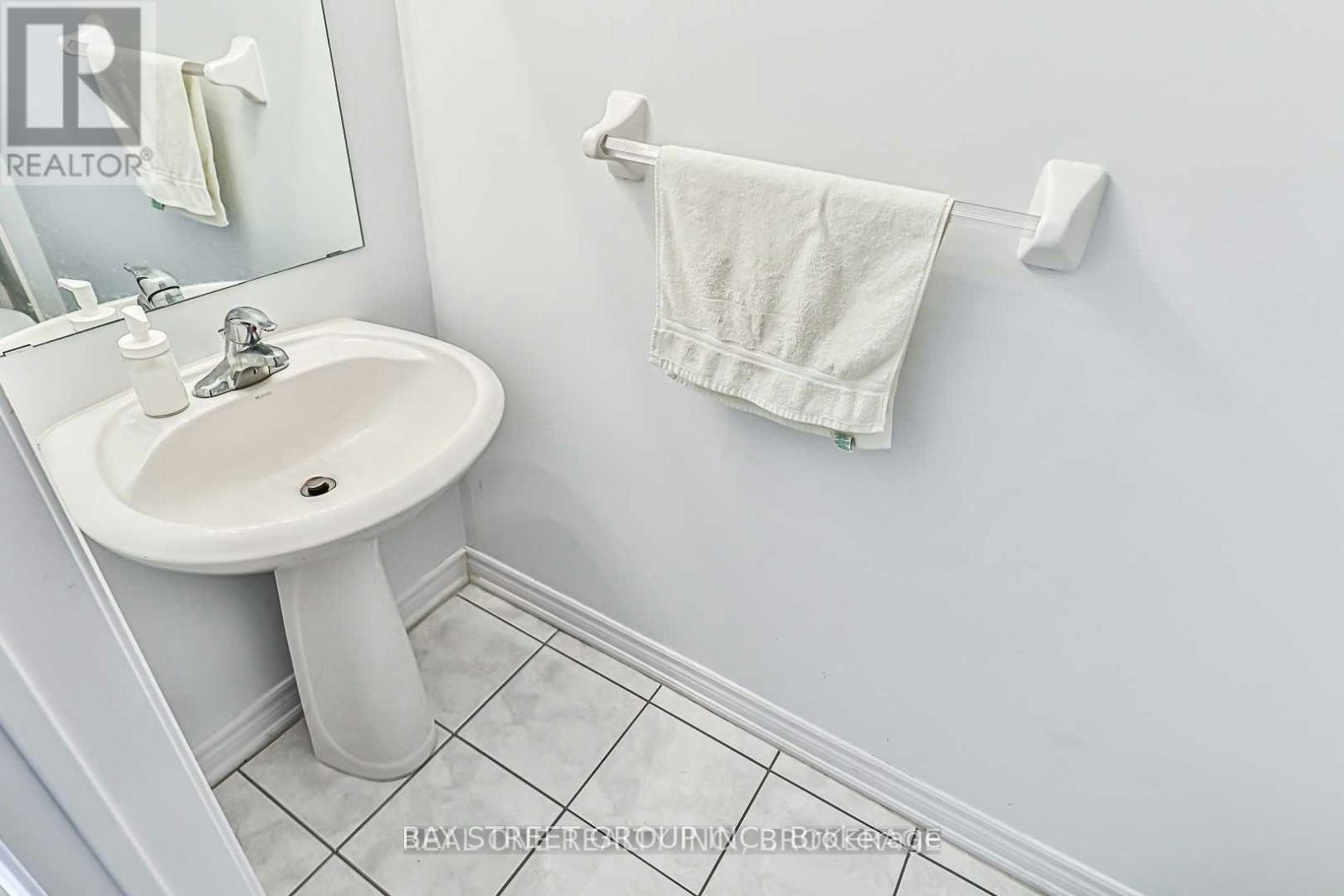 523 Ainsworth Drive, Newmarket, ON, L3Y 8W9 - 14