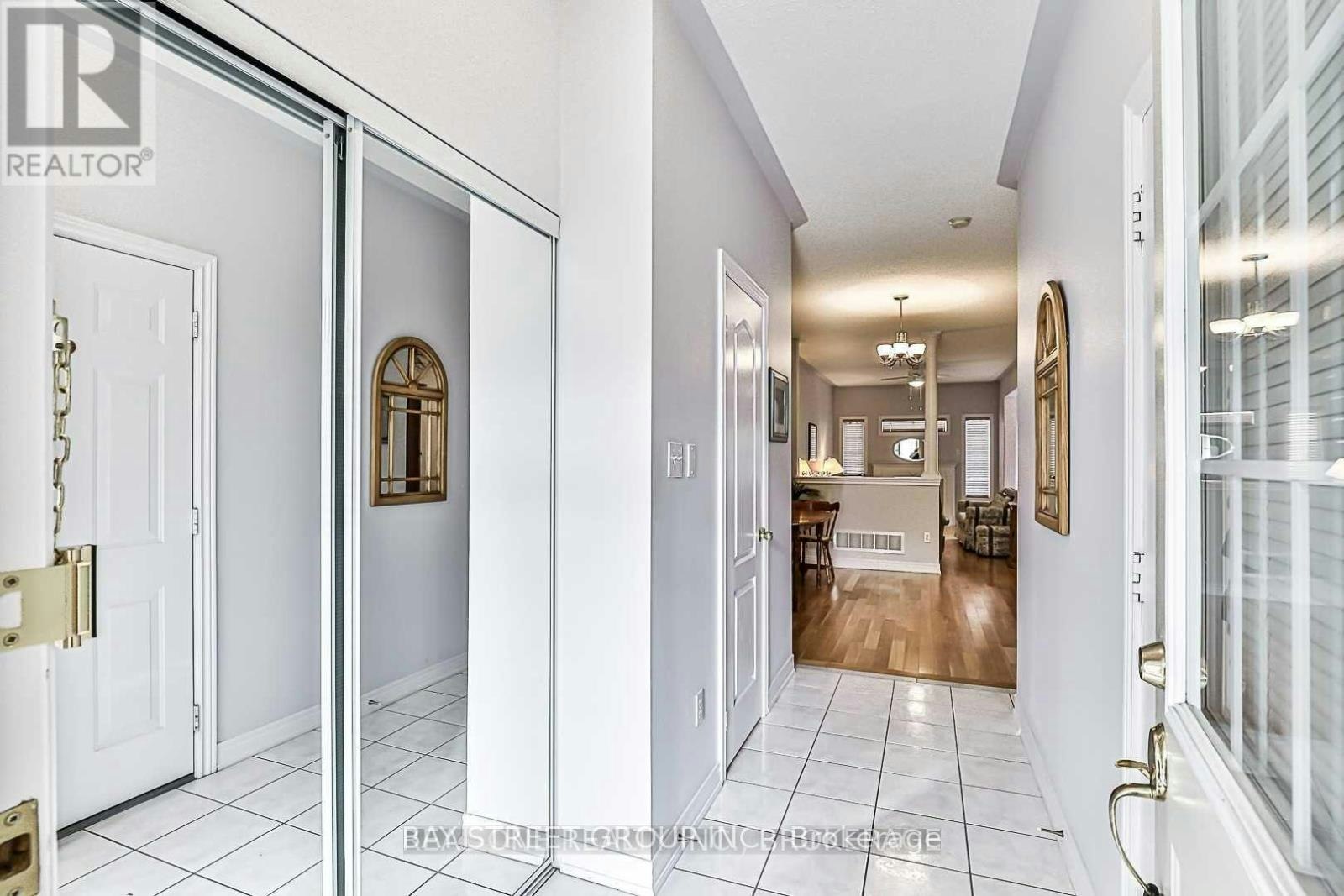 523 Ainsworth Drive, Newmarket, ON, L3Y 8W9 - 4