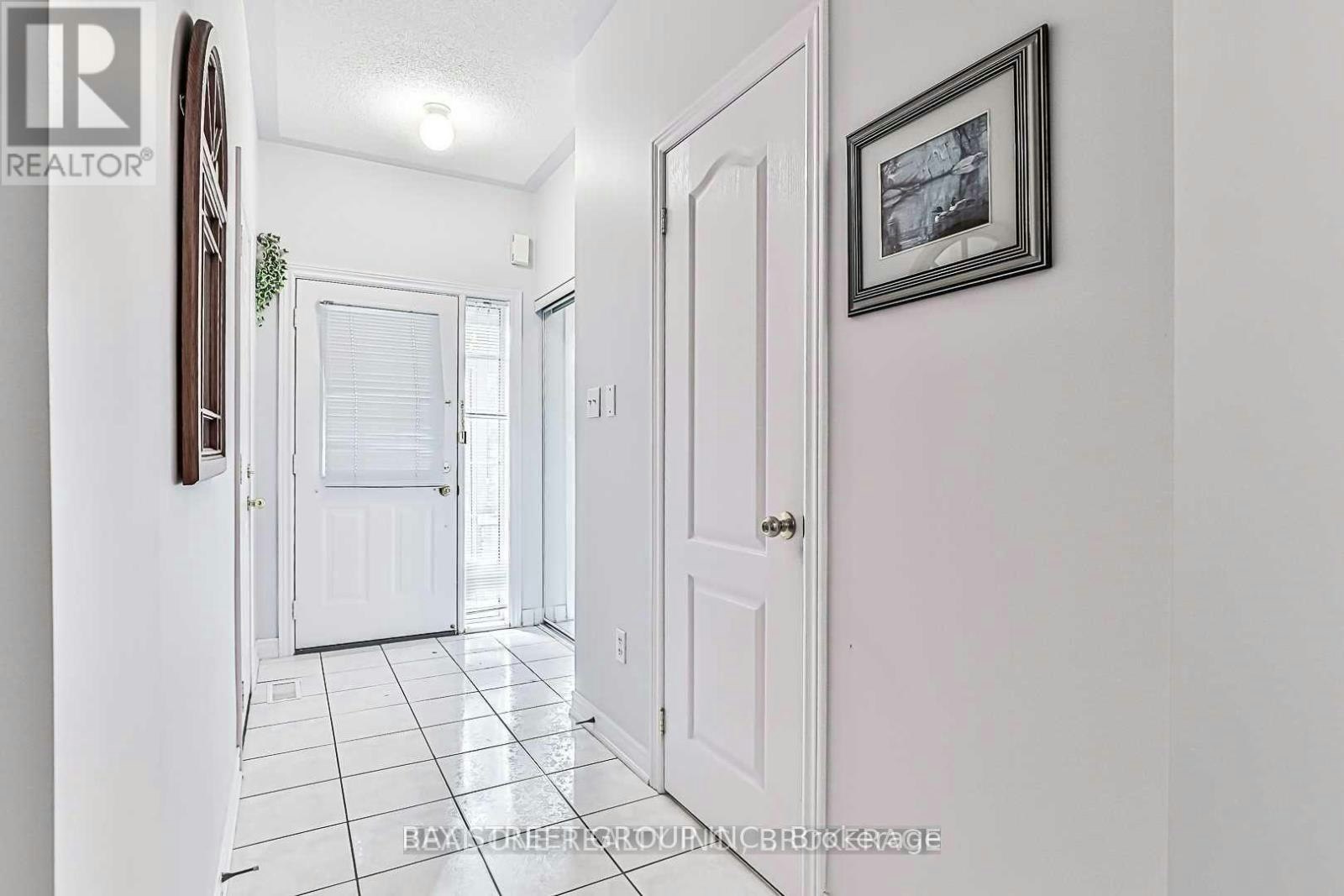 523 Ainsworth Drive, Newmarket, ON, L3Y 8W9 - 5