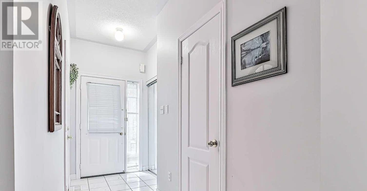 523 Ainsworth Drive, Newmarket, ON, L3Y 8W9 - 5