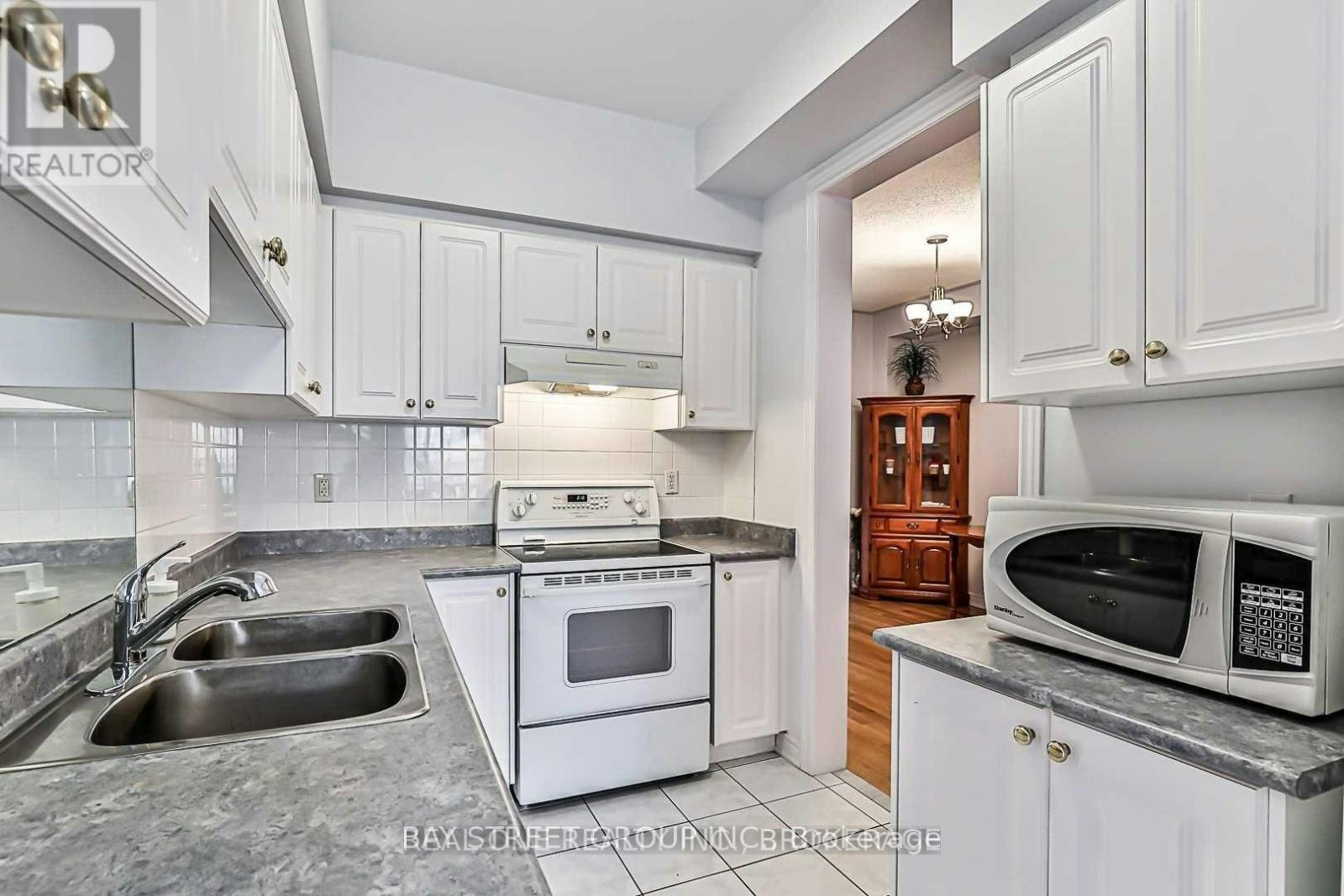 523 Ainsworth Drive, Newmarket, ON, L3Y 8W9 - 12