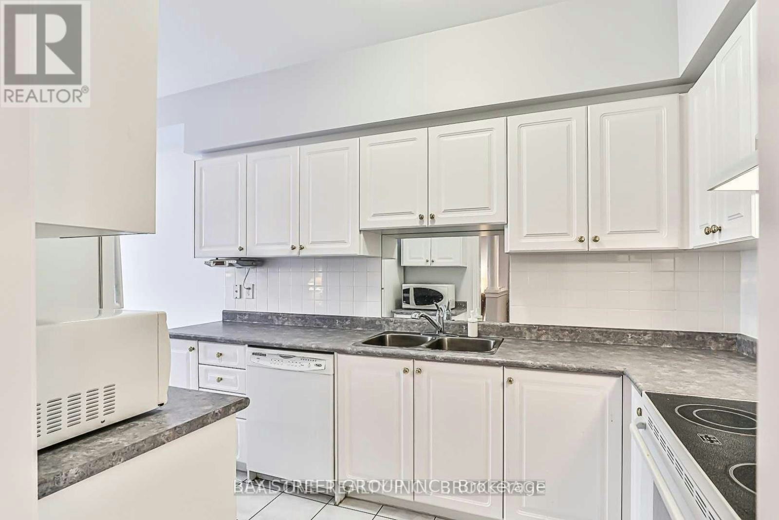 523 Ainsworth Drive, Newmarket, ON, L3Y 8W9 - 13