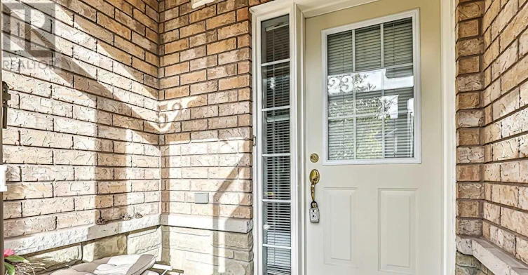523 Ainsworth Drive, Newmarket, ON, L3Y 8W9 - 3