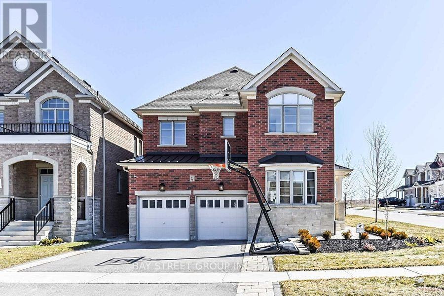 44 Clara May Avenue, East Gwillimbury, ON, L9N 0R4