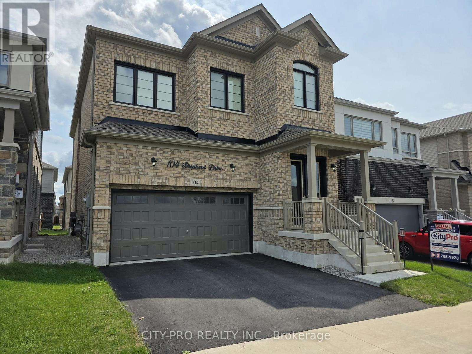 104 Shepherd Drive, Barrie, ON, L9S 2Z4 - 2