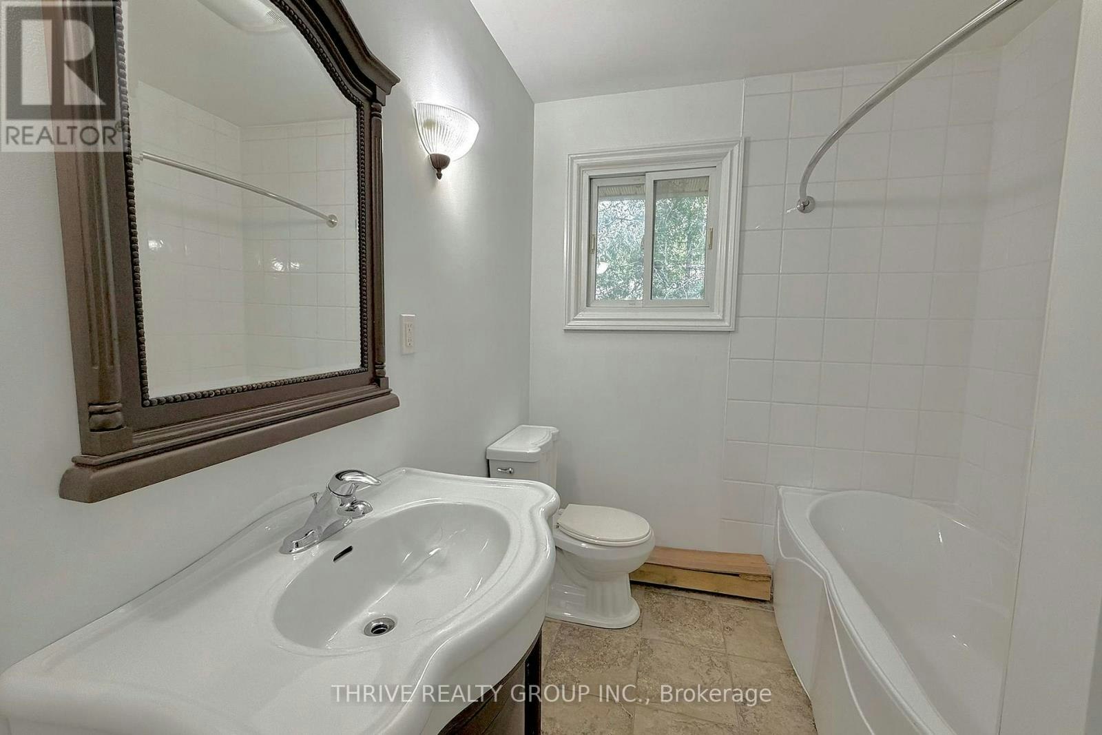 UPPER-1023 Eagle Drive, London, ON, N5Z 3H4 - 11