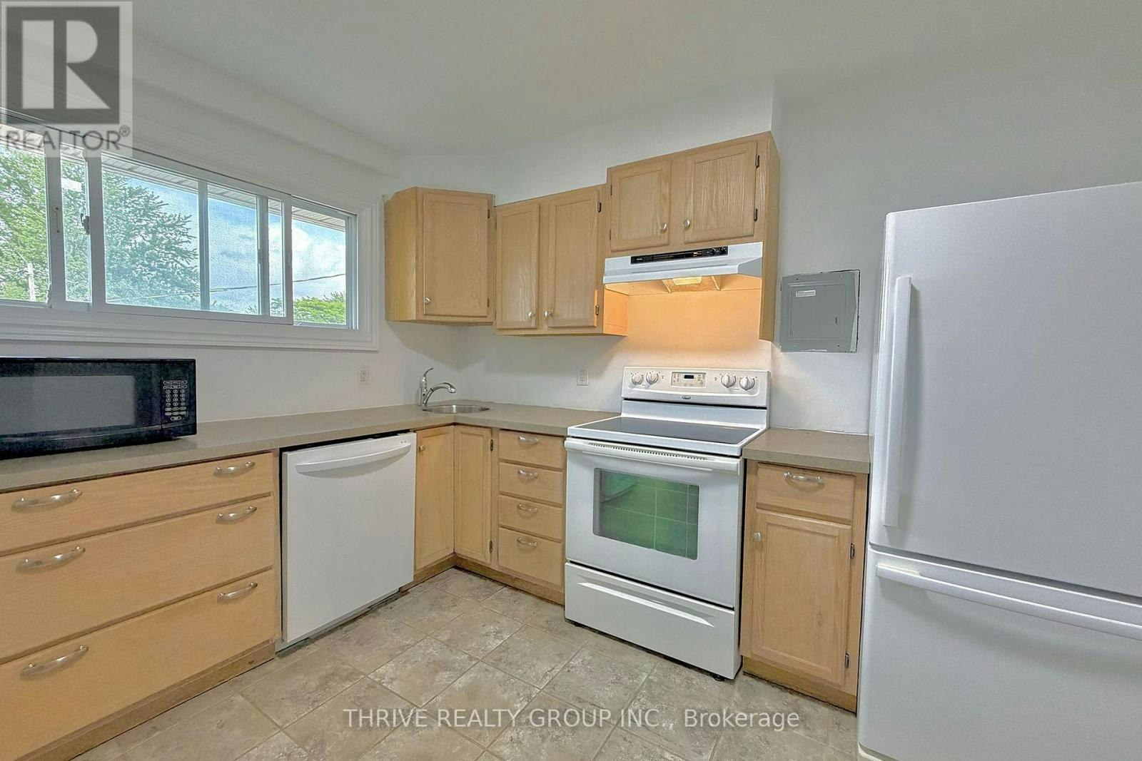 UPPER-1023 Eagle Drive, London, ON, N5Z 3H4 - 9