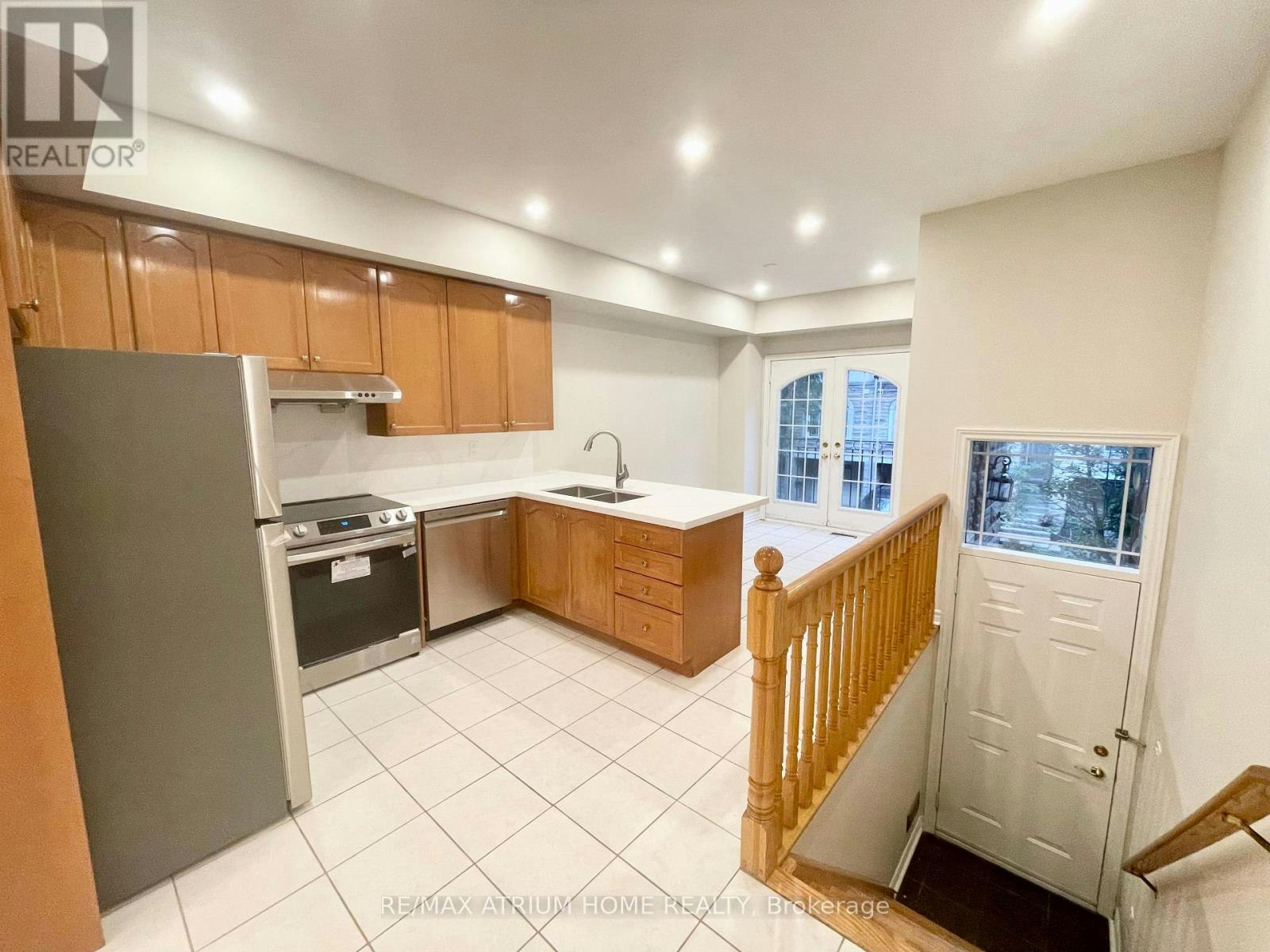 10 William Poole Way, Toronto, ON, M2N 7A7 - 3