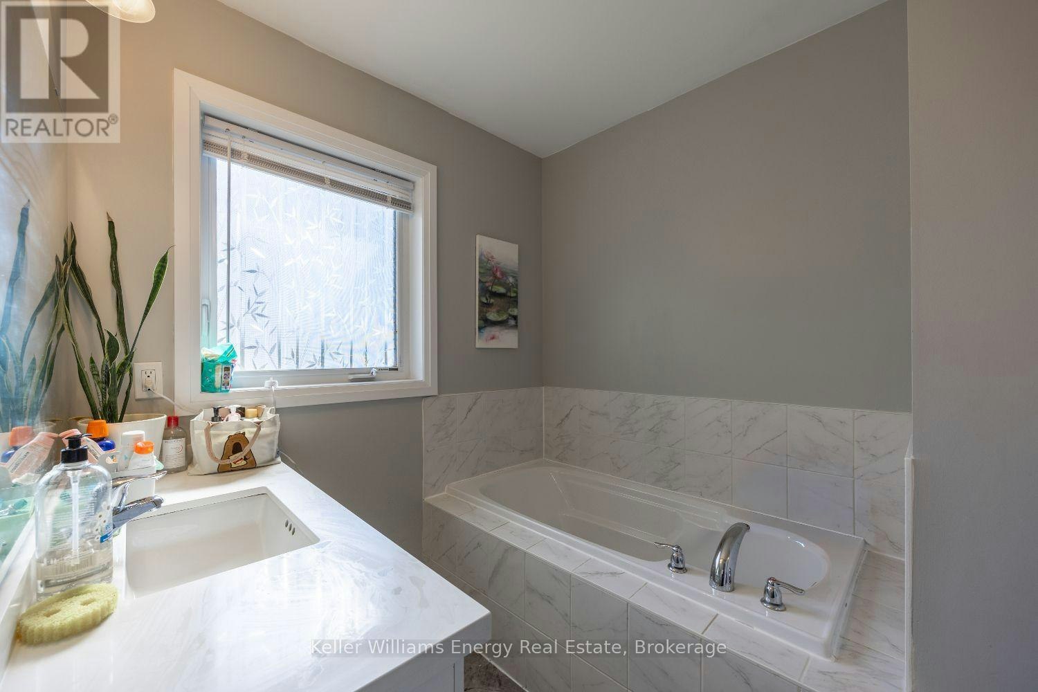 72 Longshore Way, Whitby, ON, L1N 0M1 - 9