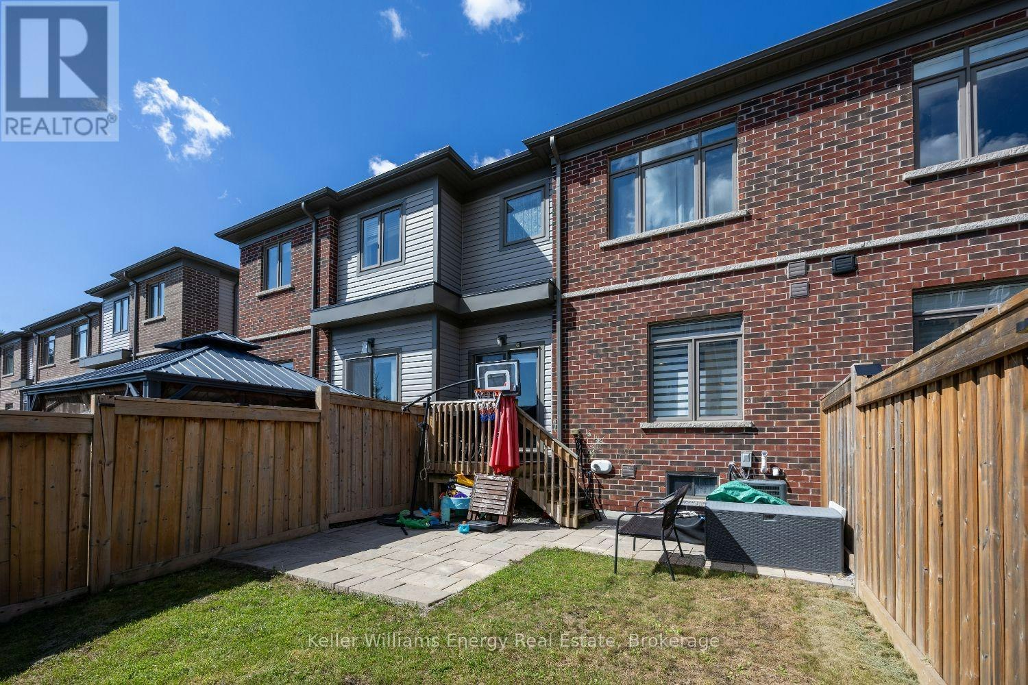 72 Longshore Way, Whitby, ON, L1N 0M1 - 2