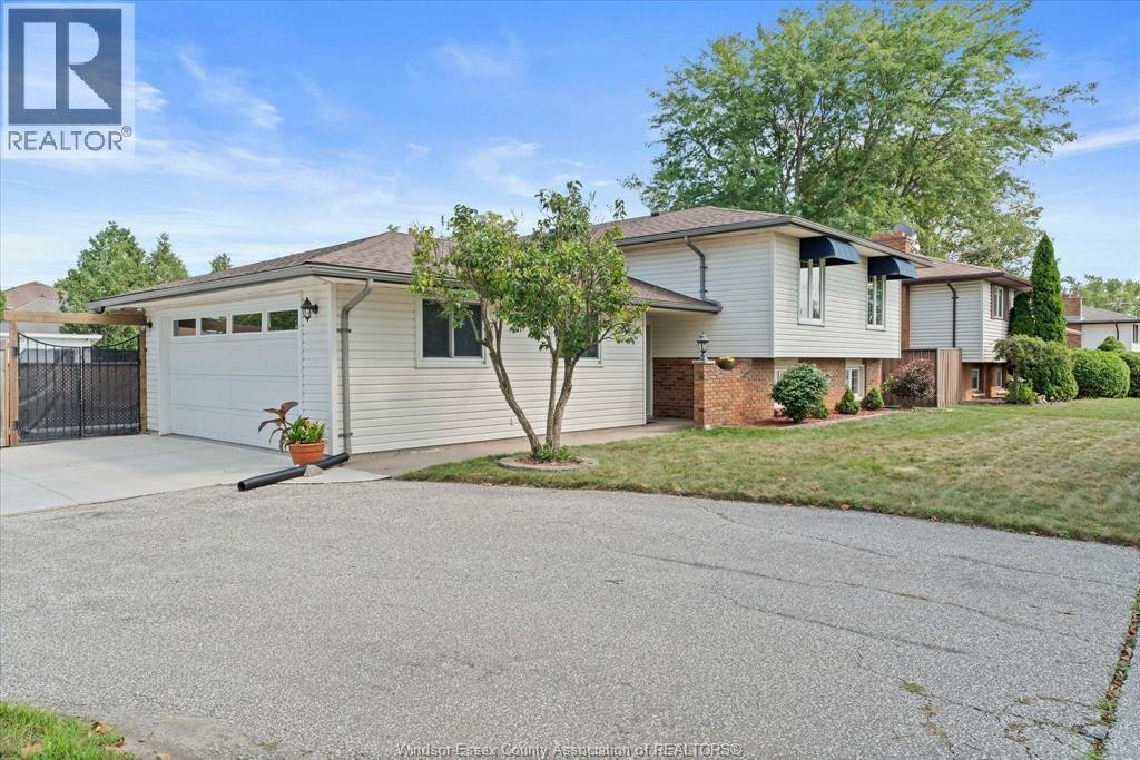 2402 St. Alphonse Avenue, Tecumseh, ON, N8N 2W9