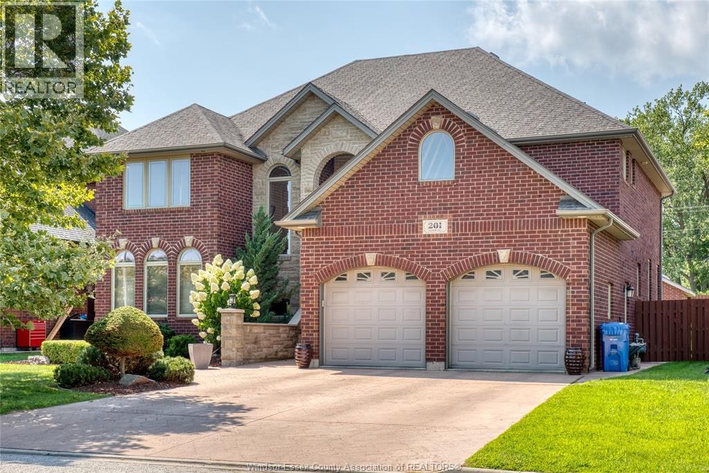201 Ellison, Leamington, ON, N8H 5J2
