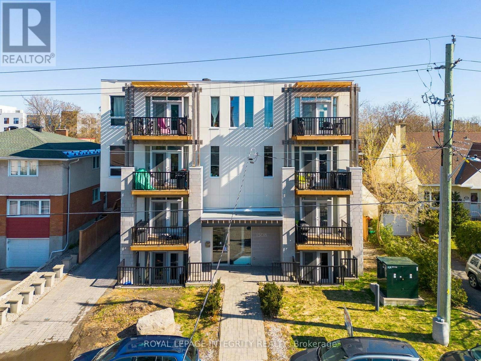 202-1308 Thames Street, Ottawa, ON, K1Z 7N4
