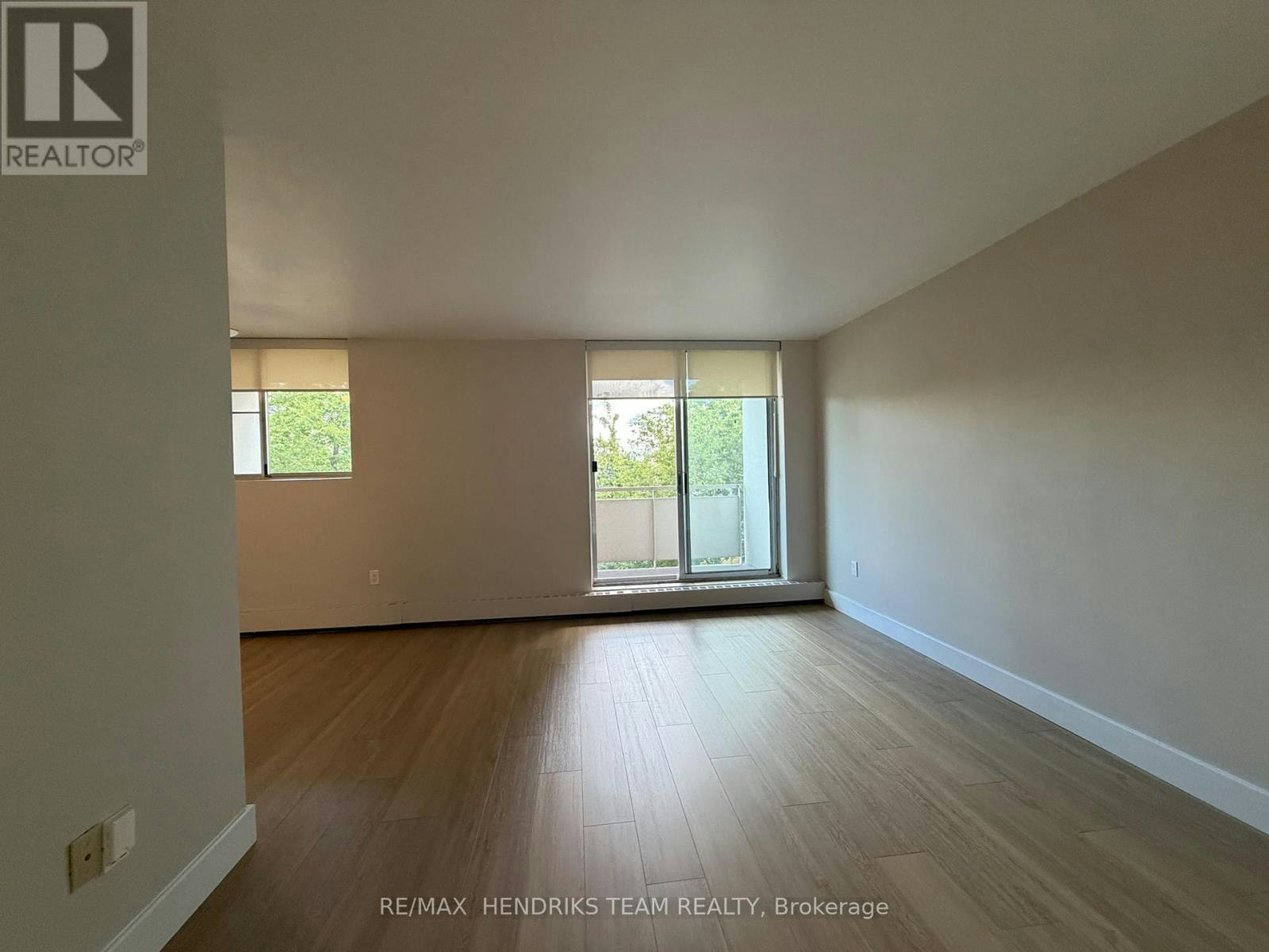 302-4982 Chrysler Avenue, Niagara Falls, ON, L2E 7B4 - 5