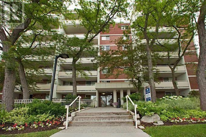 302-4982 Chrysler Avenue, Niagara Falls, ON, L2E 7B4
