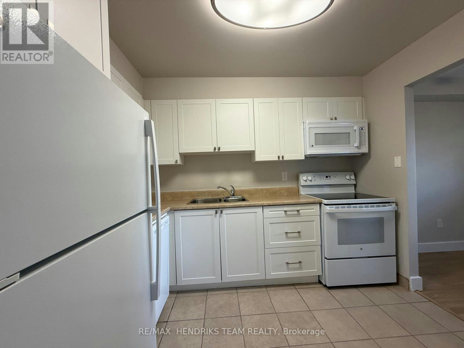 302-4982 Chrysler Avenue, Niagara Falls, ON, L2E 7B4 - 2