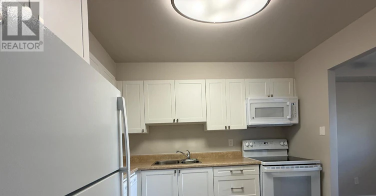 302-4982 Chrysler Avenue, Niagara Falls, ON, L2E 7B4 - 2