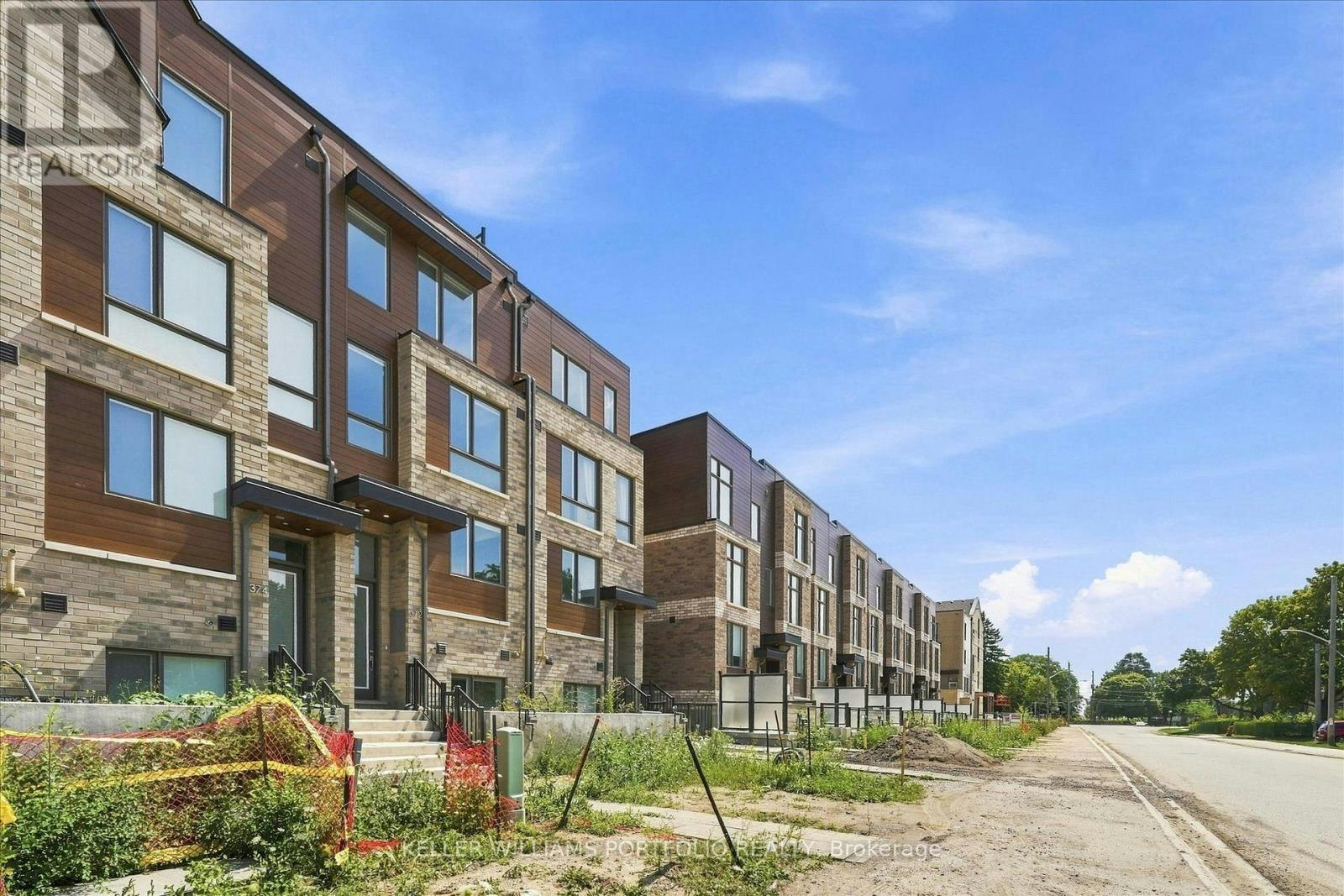 372 Lawrence Heights Way, Toronto, ON, M6A 0E8 - 2
