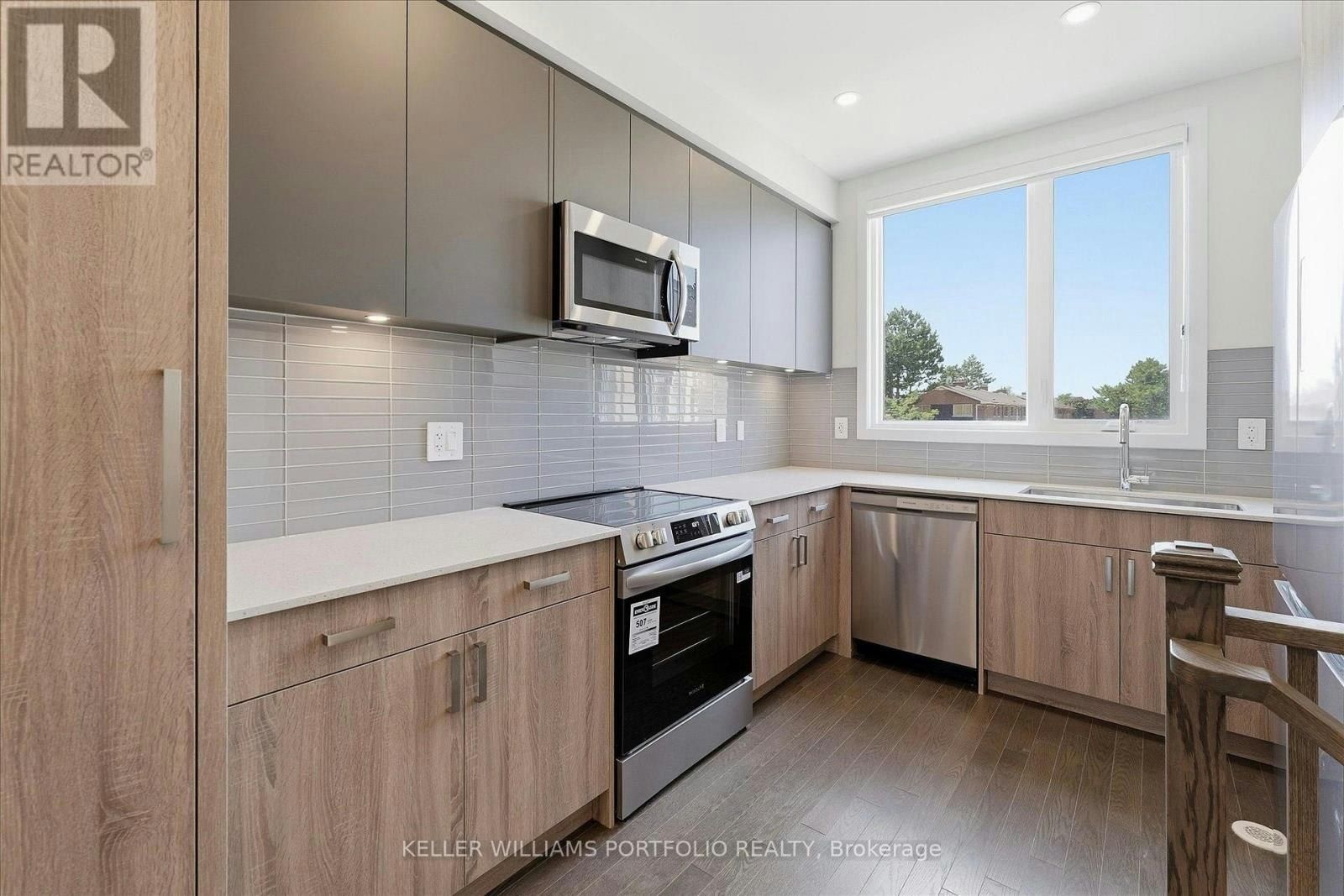 372 Lawrence Heights Way, Toronto, ON, M6A 0E8 - 13